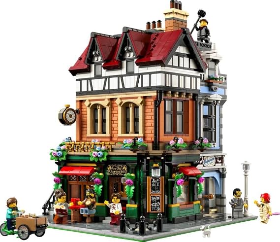 LEGO Icons Tudor Köşesi 10350 - Yetişkinler için Dekoratif Model Yapım Seti (3266 Parça)