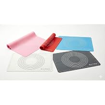 Hamur Açma Matı 50x40 cm ve Plastik Kesme Kazıma Aparatı – Silikon Kaymaz Mat + Çok Amaçlı Mutfak Kazıyıcı Seti