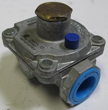 Maxitrol Co. RV47CL12 1/2" 1/2 PSIG Poppet Regulator