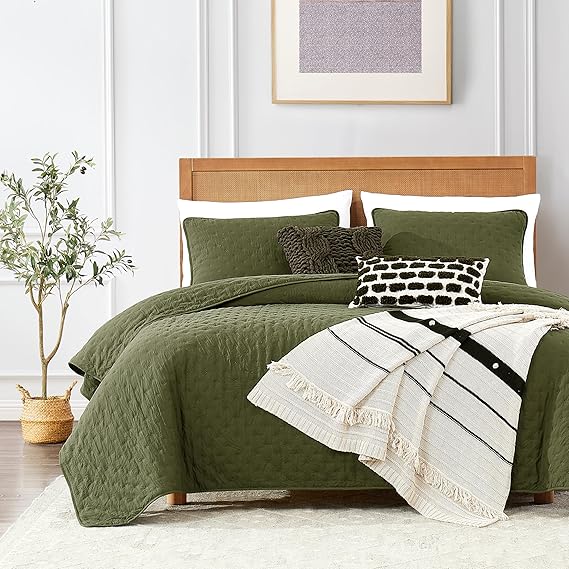Olive Green Cloud King Size Quilt Bedding Sets with Pillow Shams, Farmhouse Lightweight Soft Bedspread Coverlet, All Season Rustic Country Thin Comforter, 3 Pieces, 104x90 inches